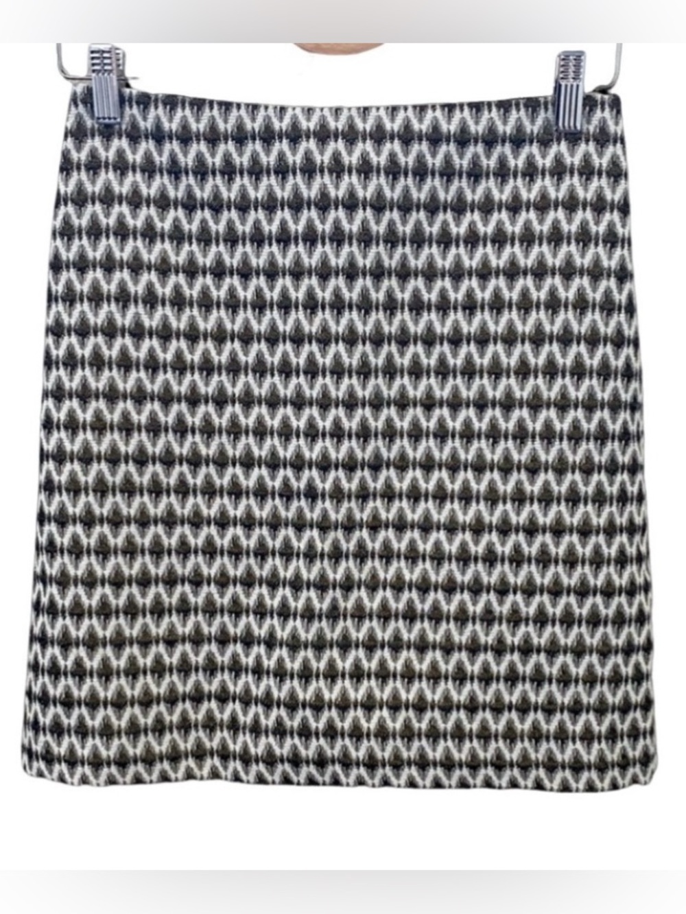 LOFT Black and White Geometric Mini Skirt with gold thread. Sparkly. Size 2.